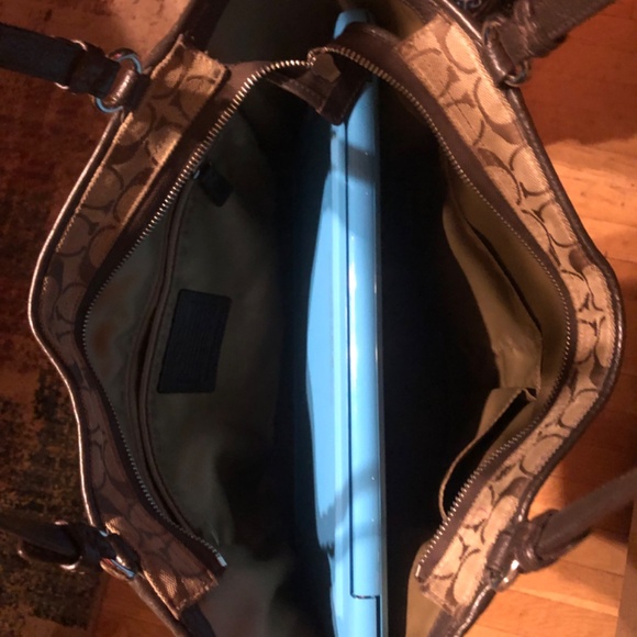 Coach Park Signature Carrier Classic Monogram - Picture 15 of 16